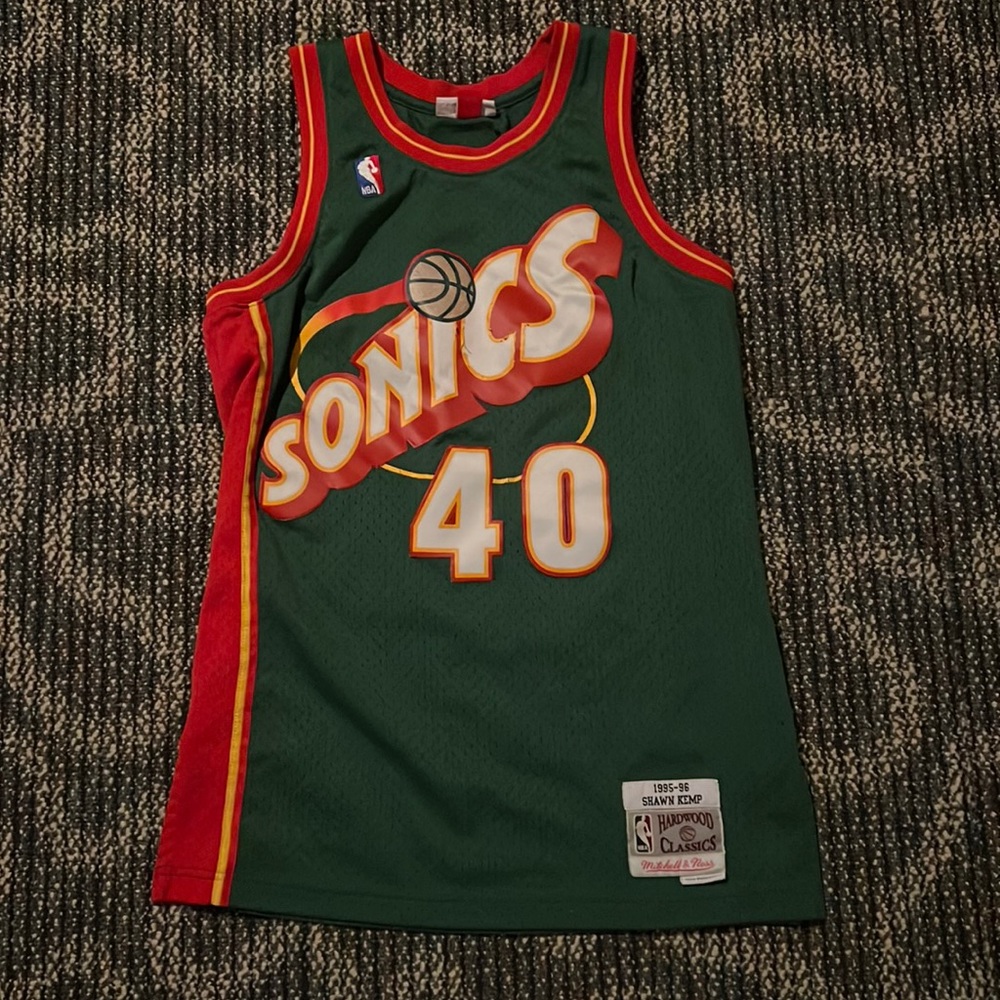 Shawn kemp jersey (Seattle Sonics)